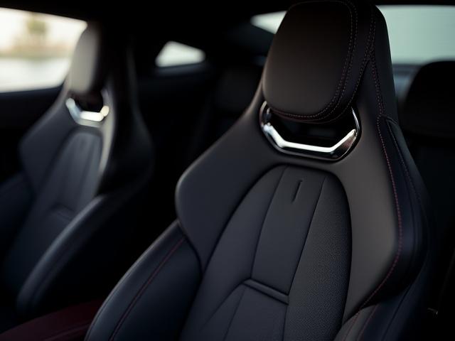 Audi R8 mit individuellen Sportsitzen und farblich passenden Nähten